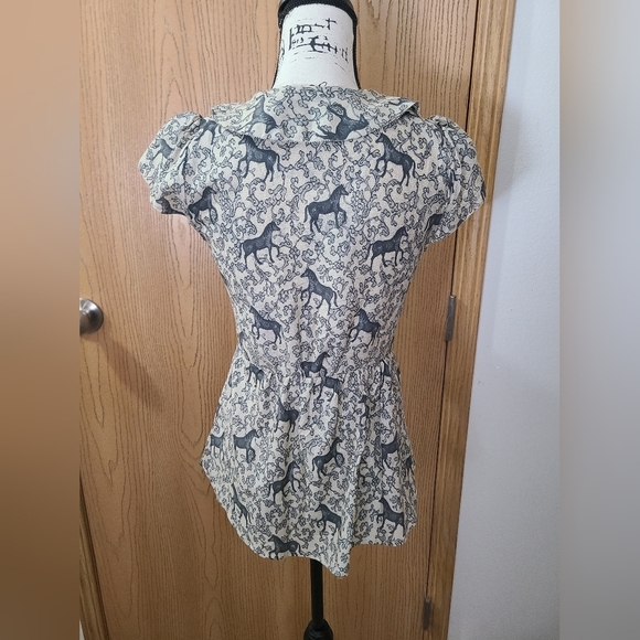 Vanessa Virginia Anthropologie Silk Blend Horse Print Victorian Horse Print Top - Picture 2 of 3